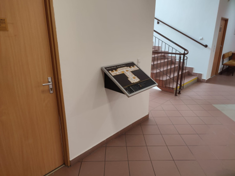 Tablica tyflograficzna na ścianie Tablica tyflograficzna na ścianie