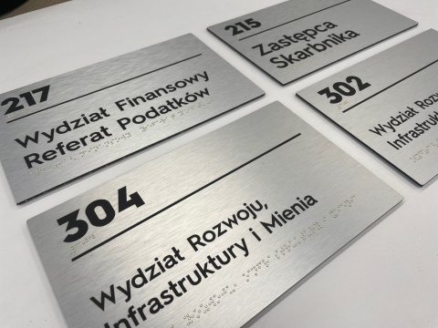 Tabliczka z treścią Braille'a