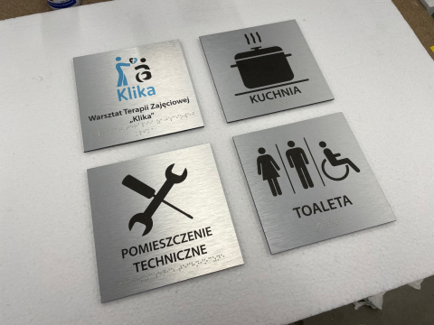 Tabliczka z treścią Braille'a